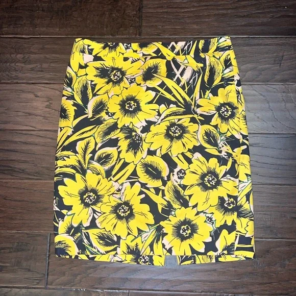 J Crew Floral Pencil Skirt Size 6 - Picture 1 of 4